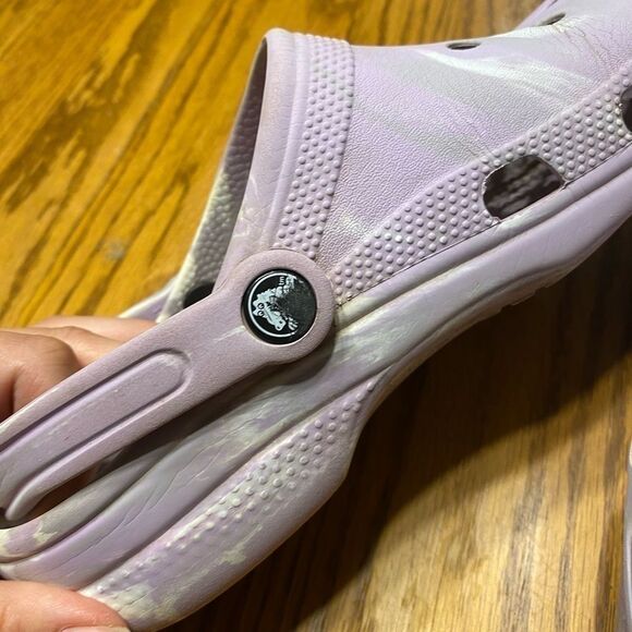 Crocs purple marbled clogs-women’s size 8 - Picture 2 of 9